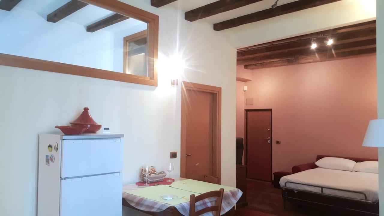 Monolocale In Centro A Verona Appartement Buitenkant foto