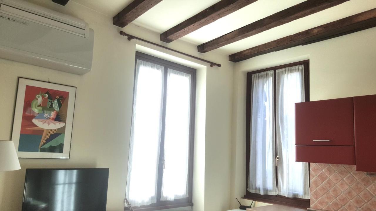 Monolocale In Centro A Verona Appartement Buitenkant foto