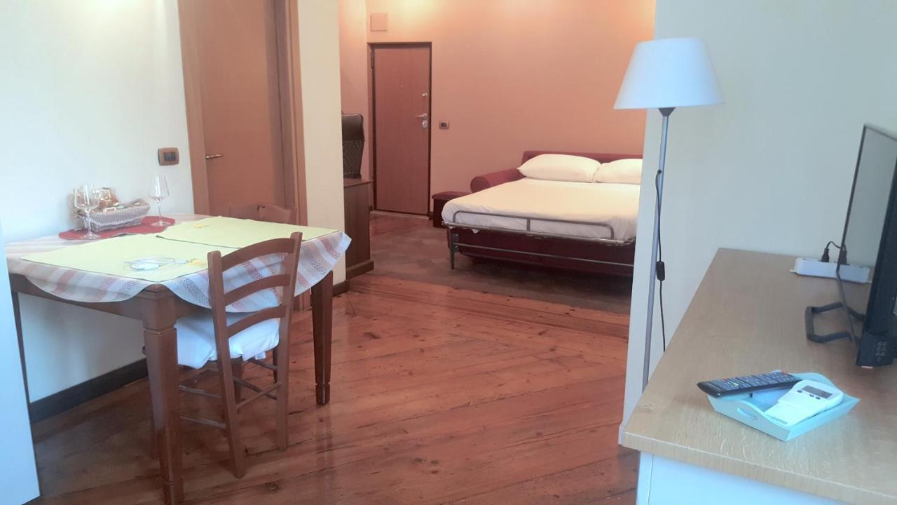 Monolocale In Centro A Verona Appartement Buitenkant foto
