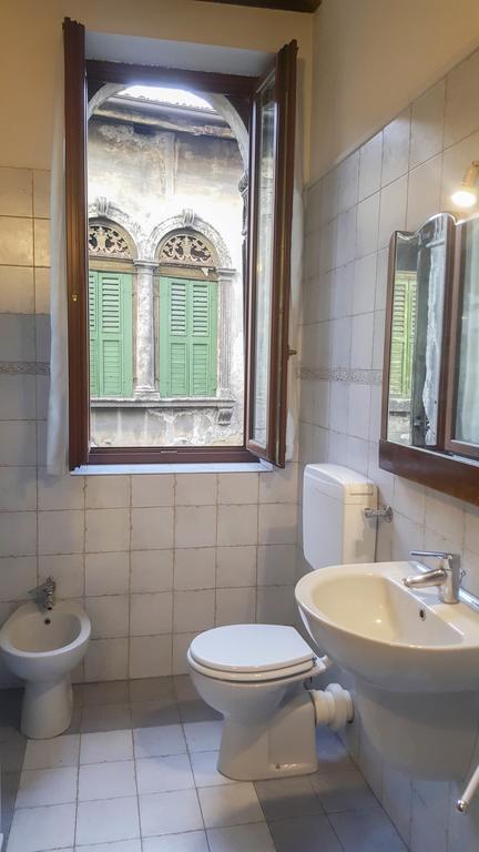 Monolocale In Centro A Verona Appartement Buitenkant foto